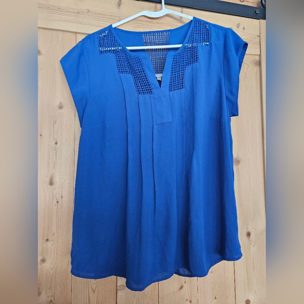 Danielrainn royal blue short sleeved blouse, size large